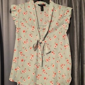 Medium Turquoise floral top!